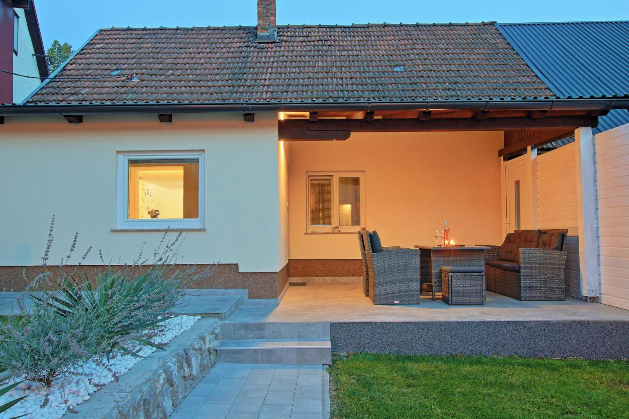 Guesthouse L&K Brinje Exterior foto