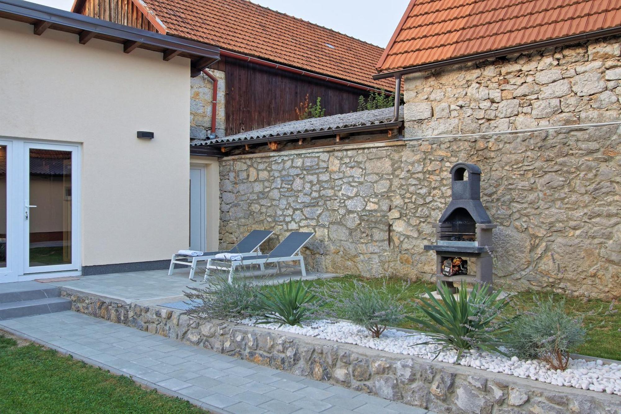 Guesthouse L&K Brinje Exterior foto
